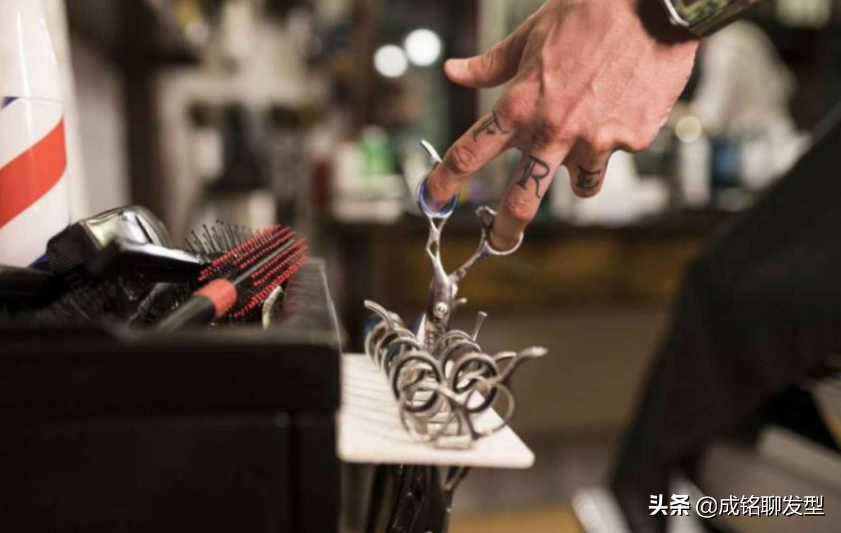理发店到底靠什么挣钱,理发店为啥暴利还赚不到钱