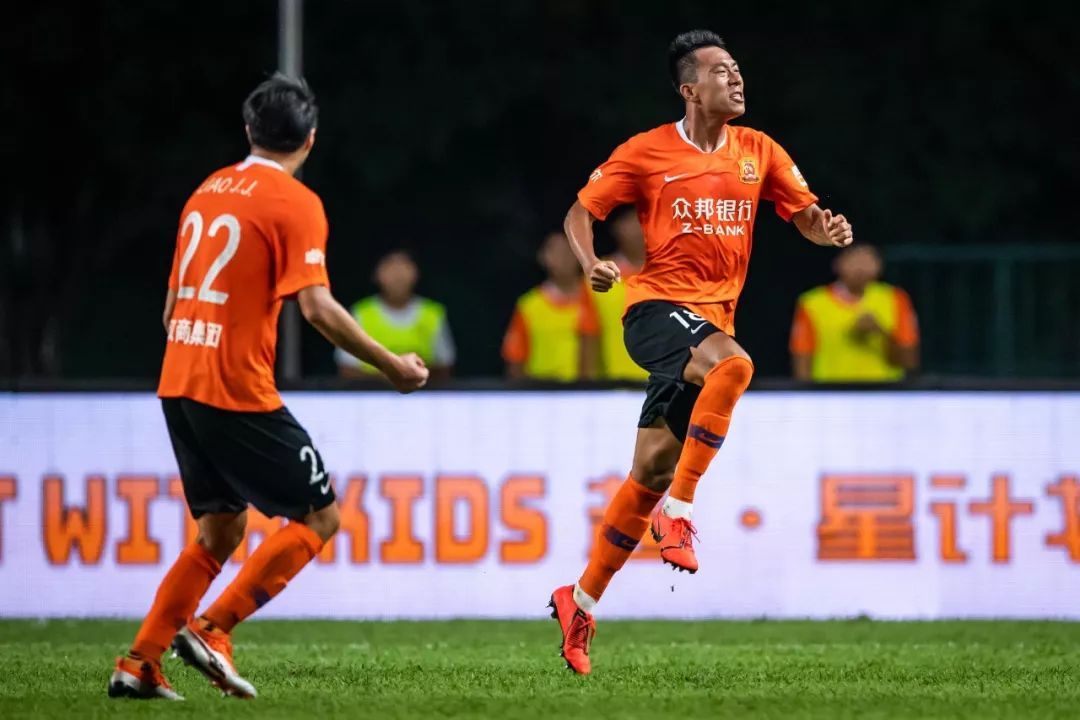 武汉卓尔0:5广州恒大,坚韧如钢铁温柔如蝶翼