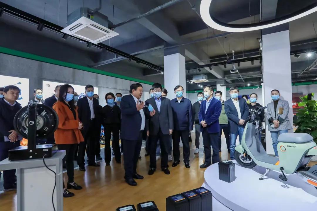 新日电动车vs台铃电动车,新国标雅迪爱玛台铃电动车