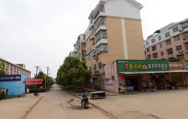 武汉北郊反差最大的生活区：一路公交车和一座工业园烙印的青春