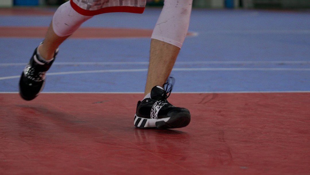 阿里纳斯1代简版复刻,阿迪2开头的实战篮球鞋