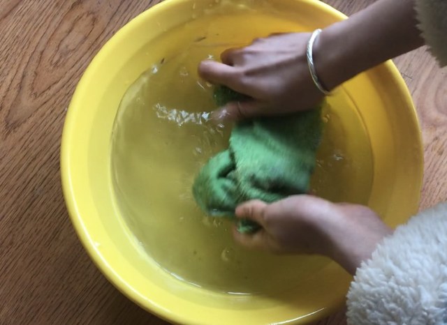 家政清洁常用玻璃清洁剂,家政公司用什么清洁剂洗玻璃