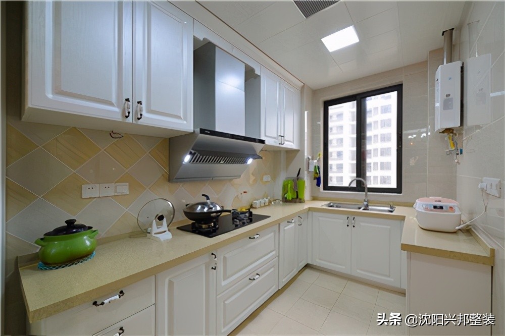 最流行厨房装修颜色有哪些,厨房装修风格哪家专业