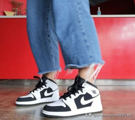 实力吹爆AJ“熊猫鞋”！单身*党**、情侣们都抢着要，烂大街也不怕