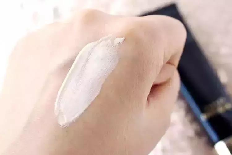 cpb长管隔离与香缇卡隔离哪个好用,cpb长管隔离新年款适合什么肤质