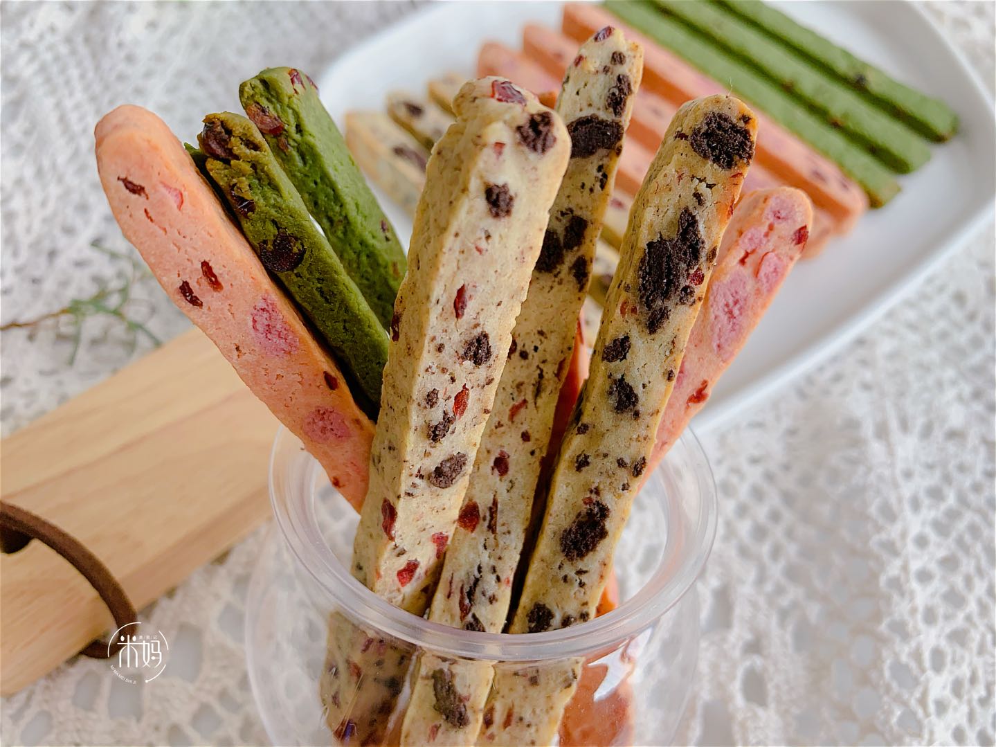 牛奶自制奶棒,用面粉和牛奶制作简单的食物