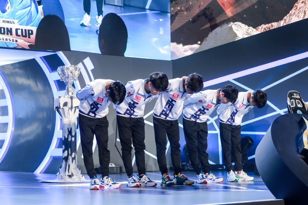 hero久竞战胜edgm夺冠,王者荣耀世冠hero对战we