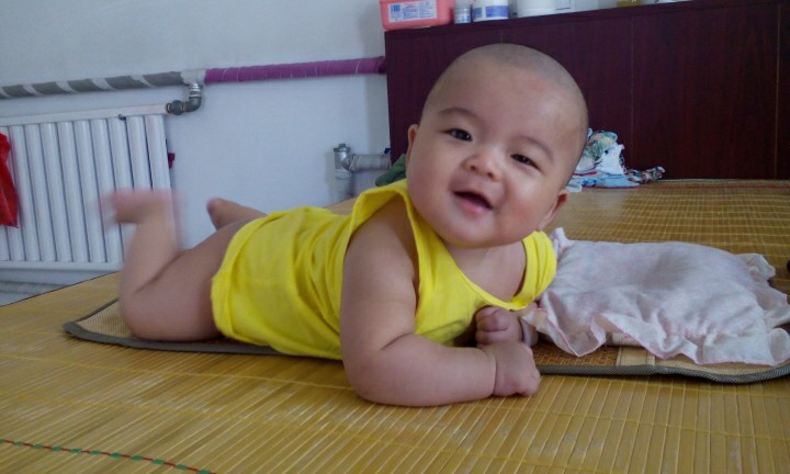 宝宝六个月还不会翻身怎么办,6个月宝宝一趴就哭怎么回事