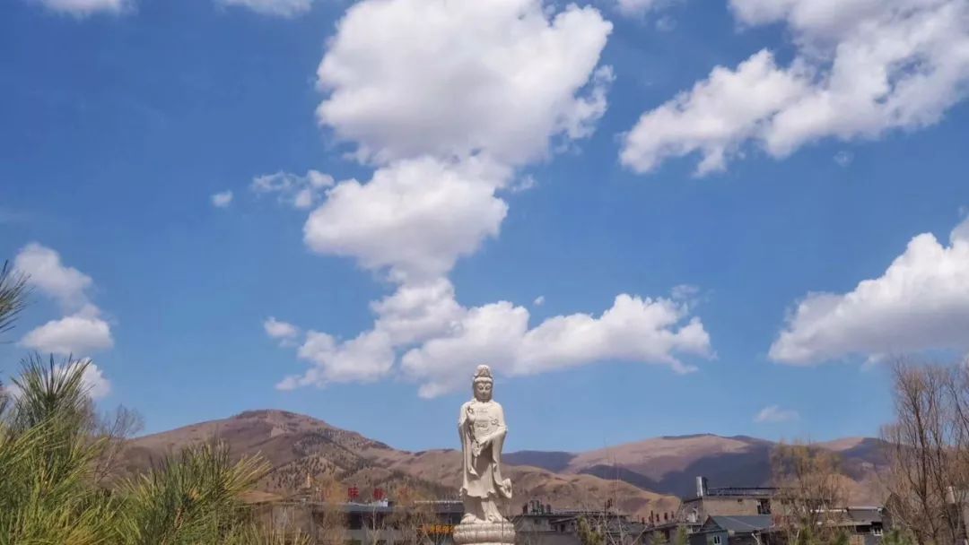 一座神人共栖的“煤都”