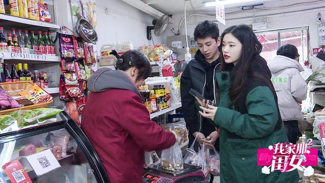 林允自曝家庭生活,林允爸爸为什么四十九才生她