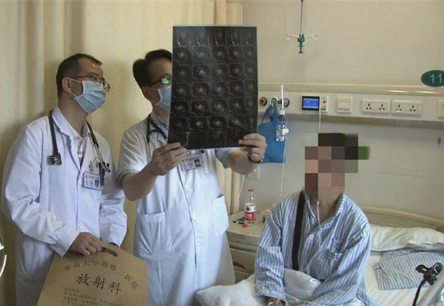 30多岁女子十年吃了30多种减肥药,30岁女子吃减肥药