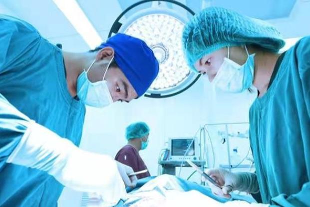 80年代移植狒狒心脏的婴儿,第一个移植狒狒心脏的美国女孩