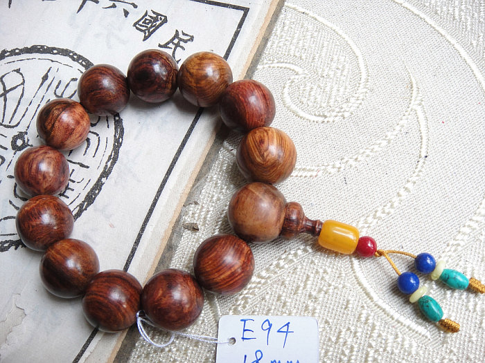 各种木质手串对人体的作用,对人体有益的木质手串