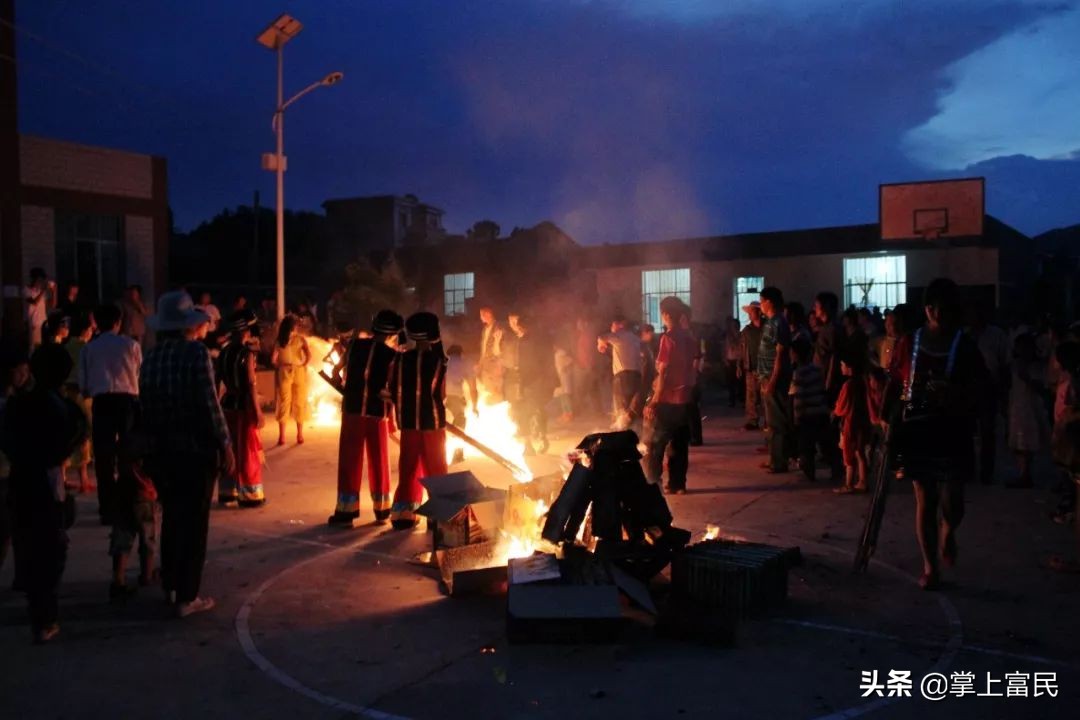 楚雄火把节的攻略,楚雄市火把节攻略