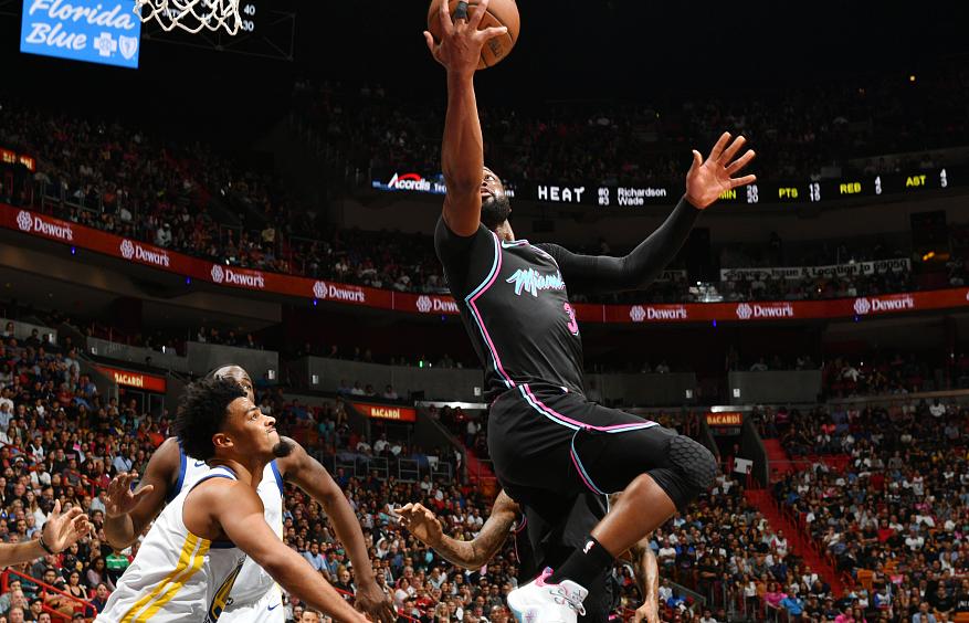 闪电侠三分球绝杀视频,闪电侠三分绝杀视频