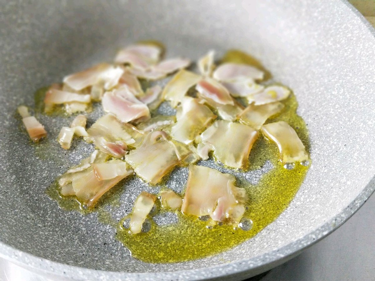 笋干简单又好吃的做法，和咸肉青椒一起炒，鲜美下饭，太好吃了