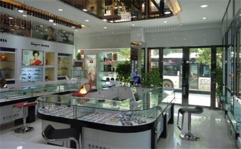 投资加盟眼镜店大概需要多少钱,年轻人加盟眼镜店