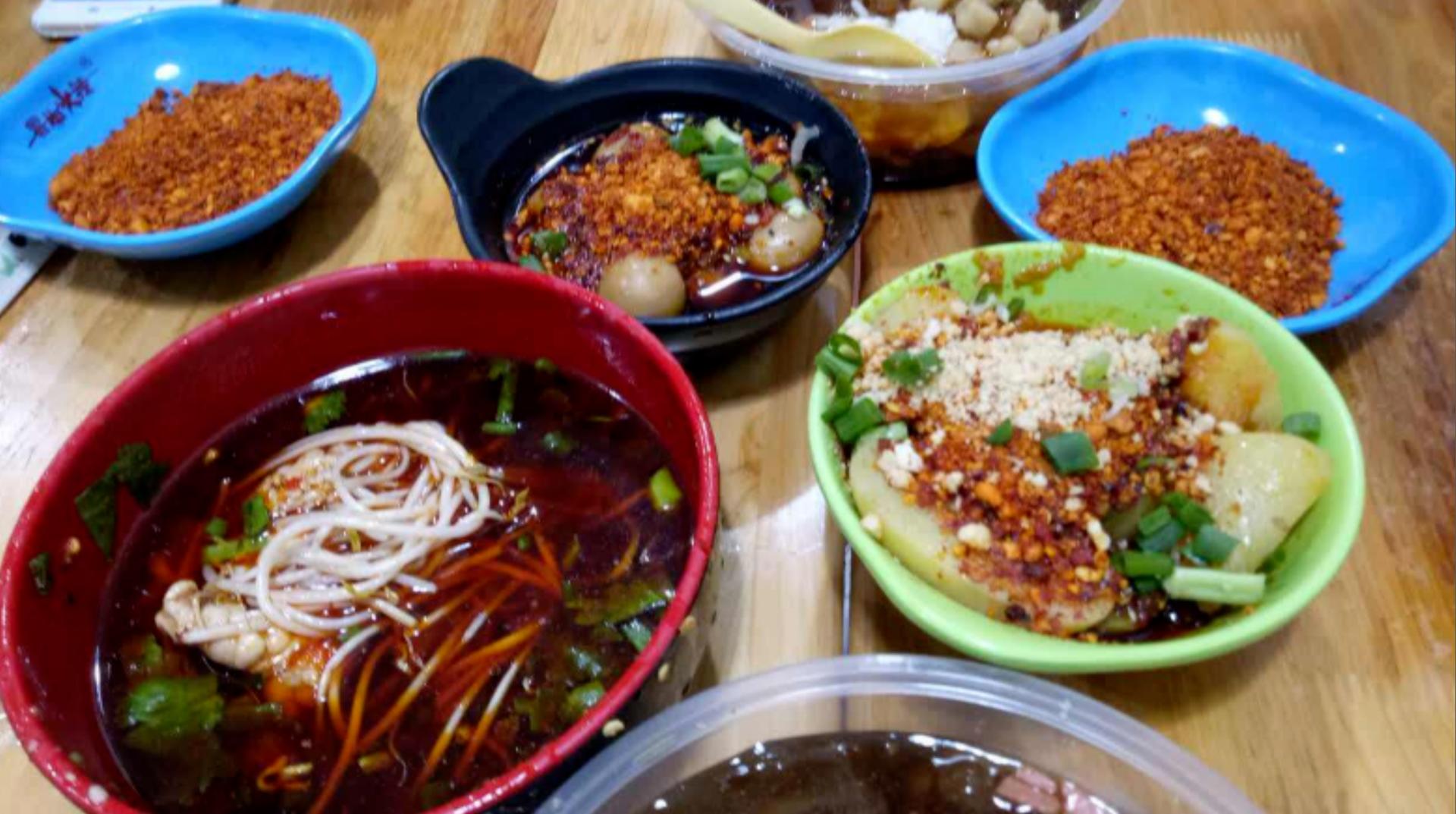 成都本地人去的小吃街,成都美食攻略小吃街建设路