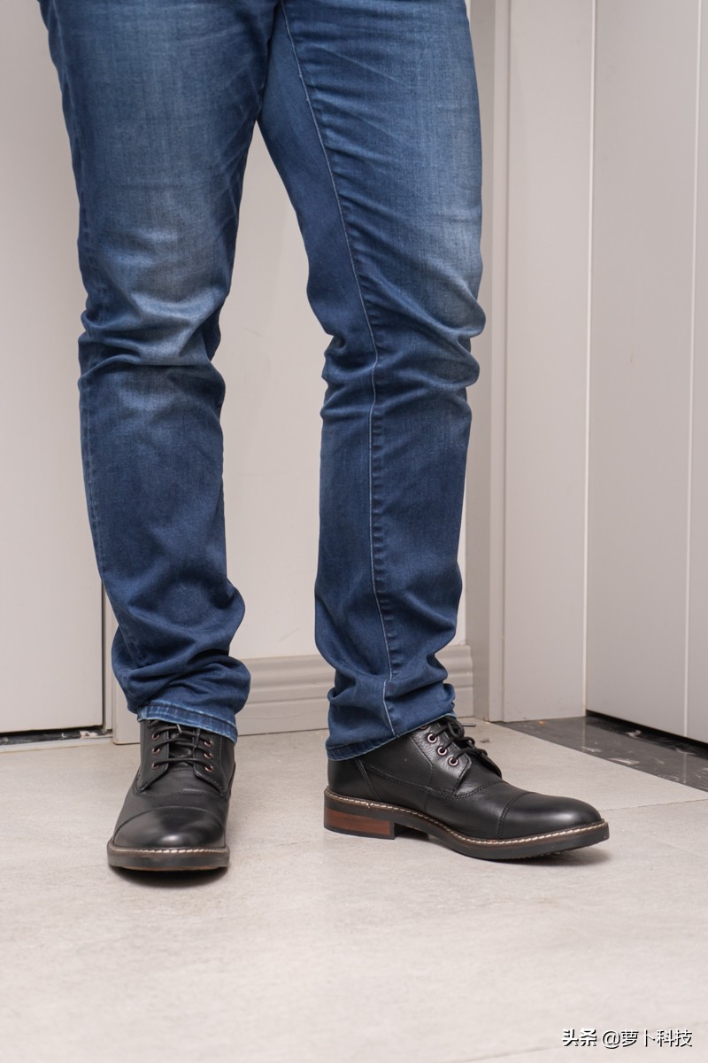 穿黑色皮靴,clarks经典款沙漠靴搭配