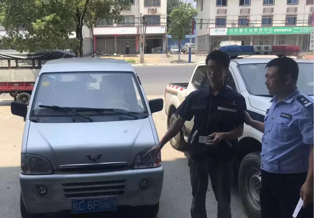 不要命了在车流中也敢逆行,广西一逆行司机被拦停