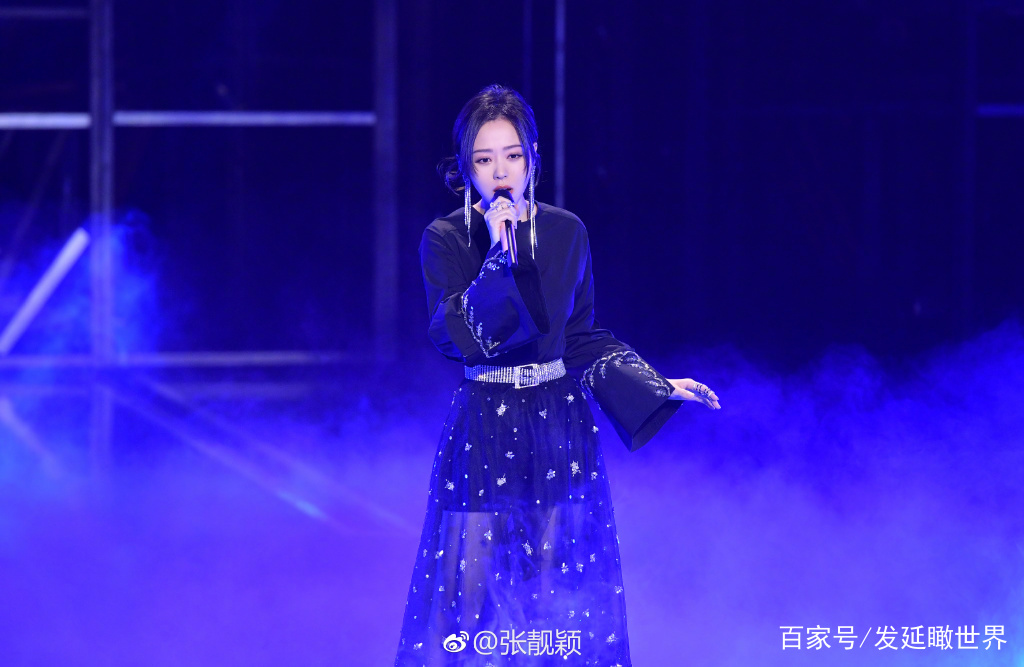 被誉为“海豚公主”，更让王思聪打call的她，却错爱了渣男15年……