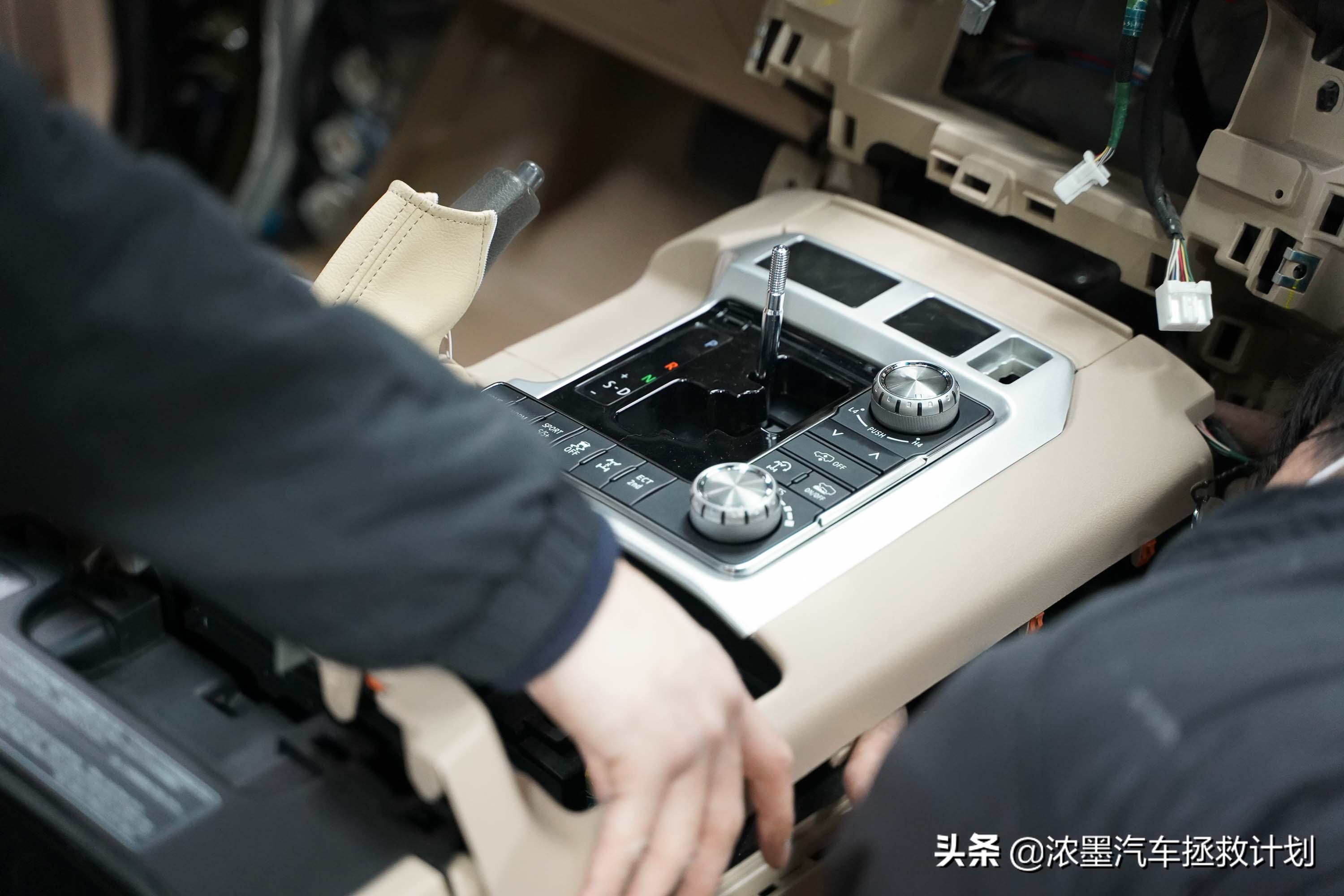 丰田霸道酷路泽带你翻山越岭,丰田兰德酷路泽低速4驱越野模式