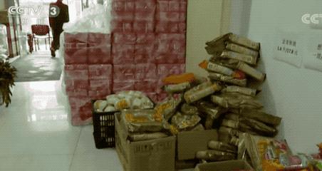 为4700人买菜，一直眉头紧锁的他，听到一句“谢谢”，忍不住哭了