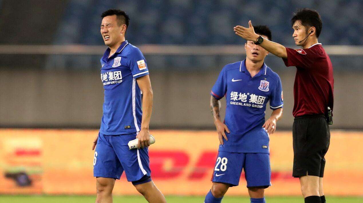 申花战重庆争议判罚,上海申花对重庆裁判