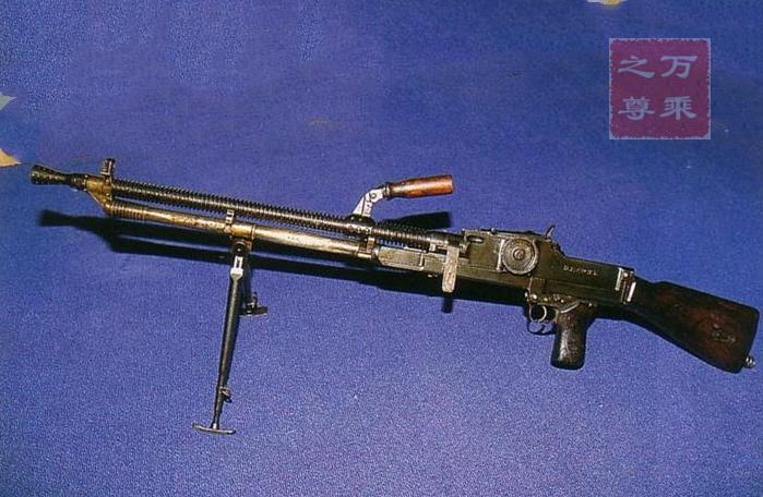 英国布伦轻机枪史，士兵说这枪打得太准了，请工厂改差一点
