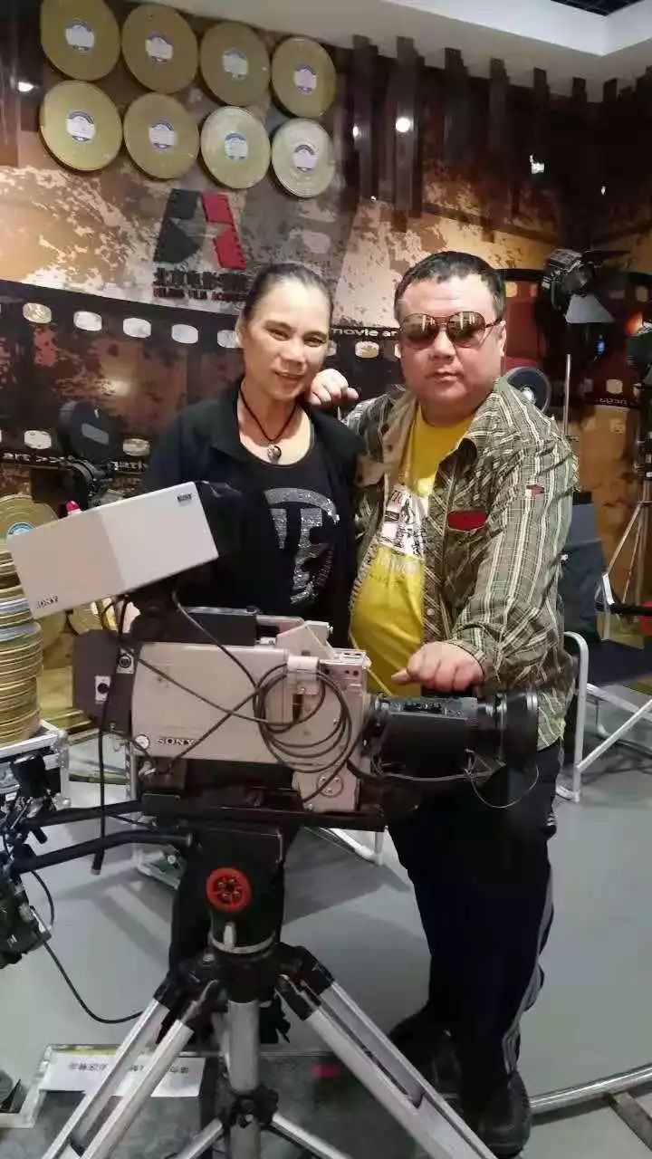 首都艺术家协会秘书长刘建——听家长讲述“红门”里的他