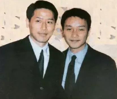 唐鹤德守着张国荣的骨灰过了15年,他是张国荣