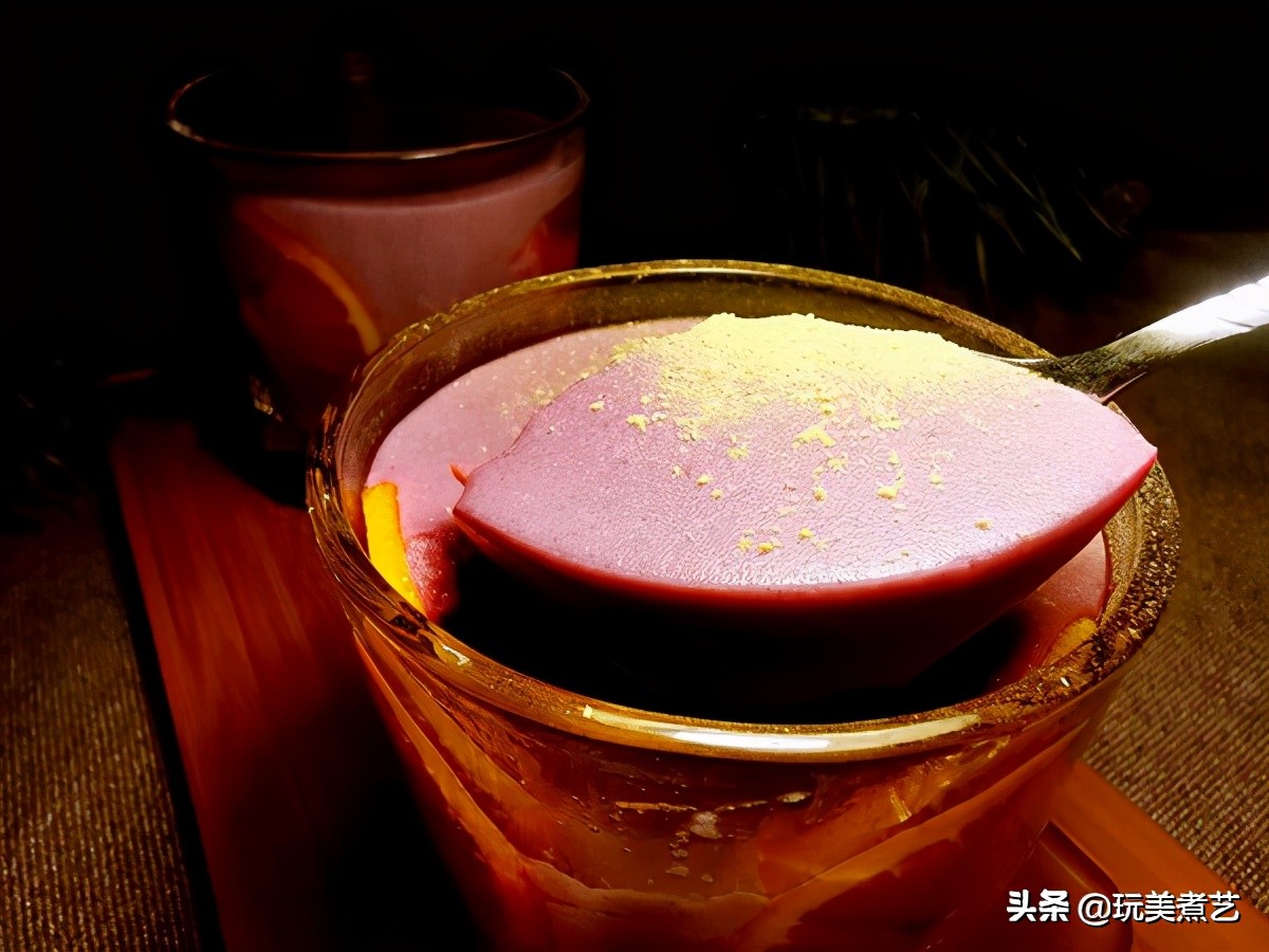 春风轻拂，落下一地金黄，拾掇后的甜品，松花粉双紫布丁