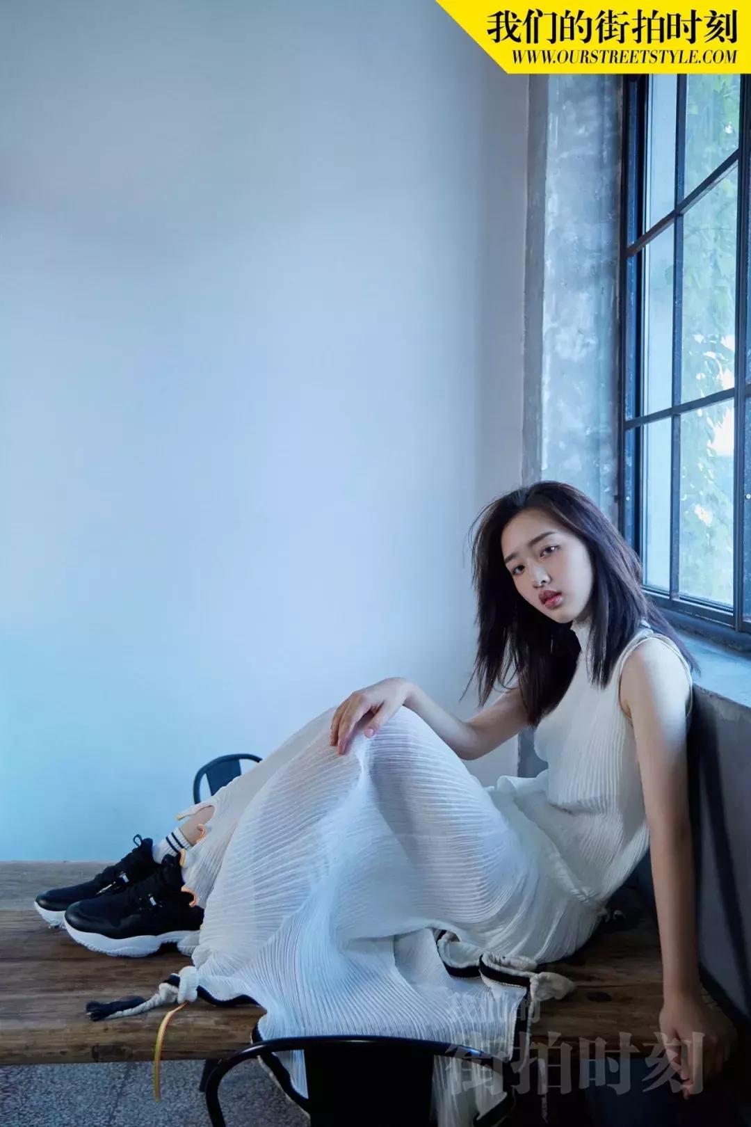 谭松韵张新成同款衣服,热依扎新剧同款黑色衣服