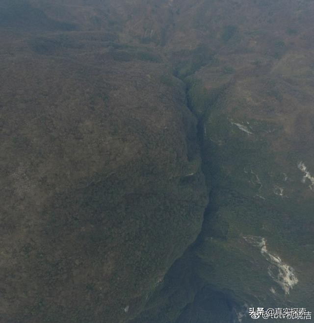 南漳老龙洞天坑视频,南漳县茅坪村老龙洞