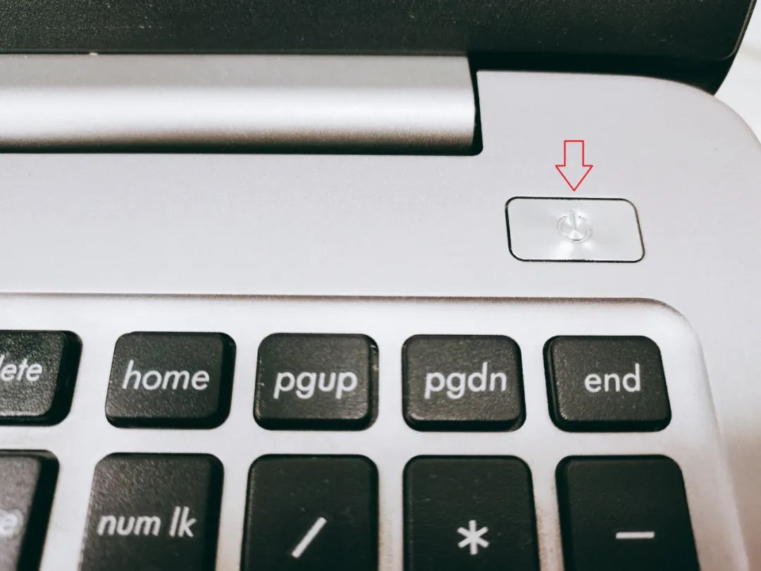 笔记本不小心进水无法开机了,笔记本键盘进水能自己恢复吗