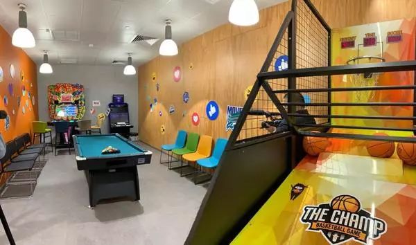 香港人超羡慕的Facebook新办公室，和内地大厂比怎么样？