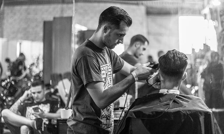 下属单位犯错大领导公开批评,下属犯错如何对待下属并面对上司