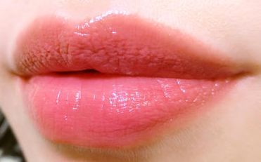 白皮肤适合的口红色号ysl,ysl口红1966素颜测评