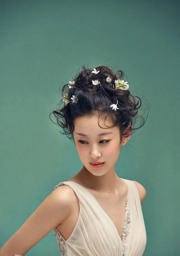 新娘妆容发型图片,新娘妆容教程和简单发型