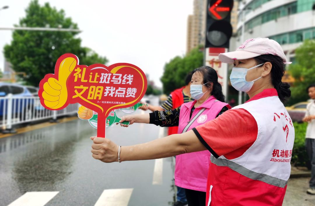 志愿行动点滴奉献汇聚磅礴之力,爱心传递志愿者在行动