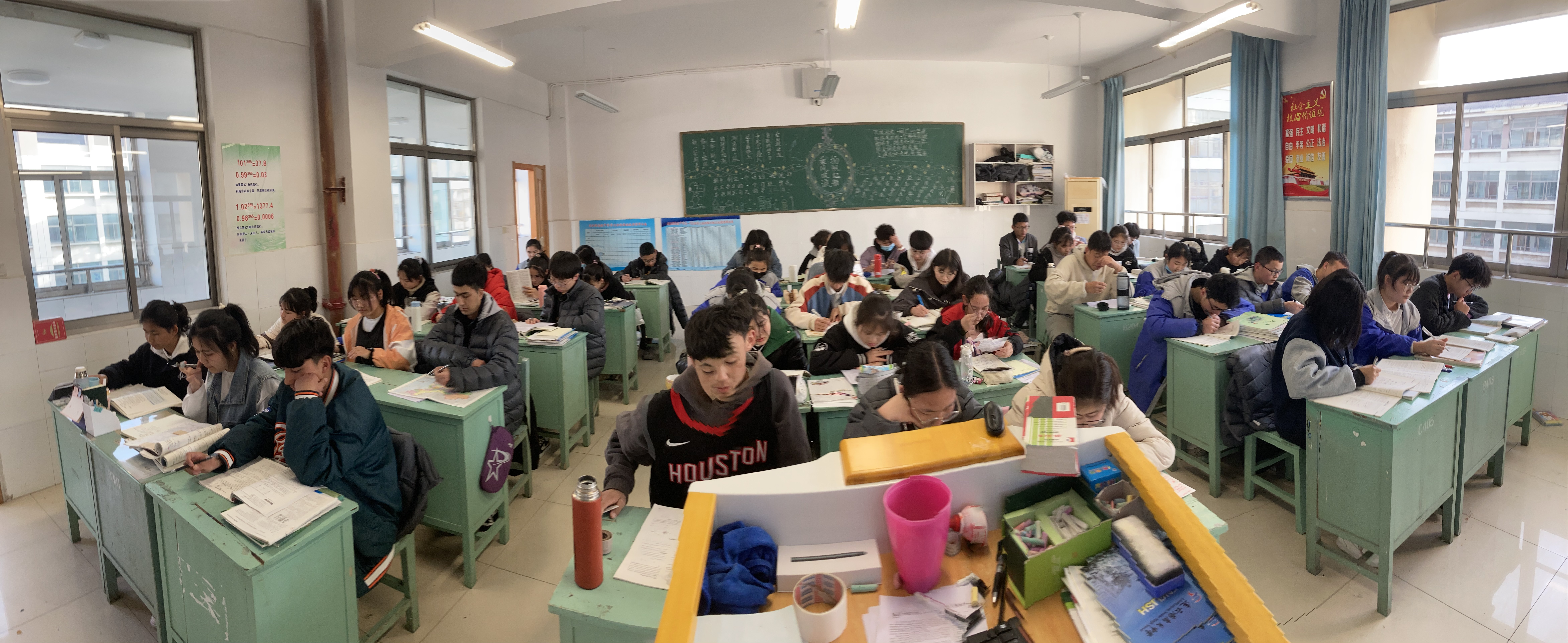 No.215,03-21课表安排头尾自习周日下午调座休息