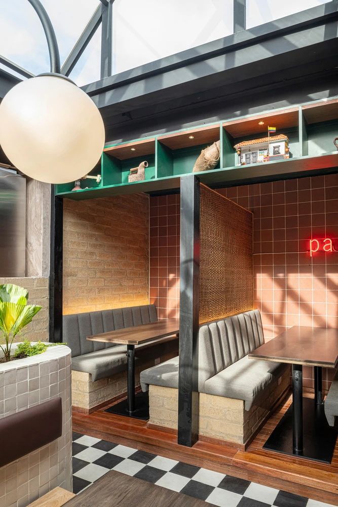 咖啡馆的闲暇时光,咖啡馆里惬意美好的时光