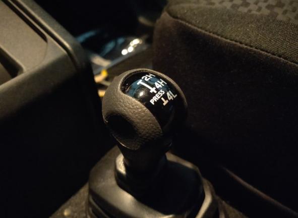 新款铃木吉姆尼售价高达27万,铃木吉姆尼哈弗h9