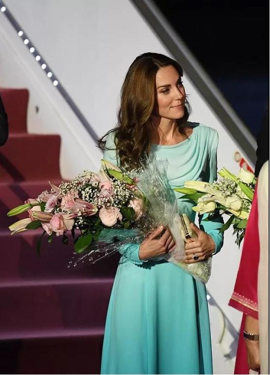 威廉凯特继续履行王室职责,威廉凯特王室有权限吗