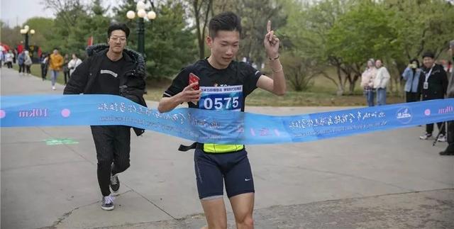 千人晚宴、体育狂欢、明星路演……玩转校园文化，尽享大学魅力！