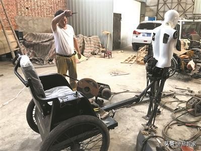 50岁大叔在家发明机器人,60岁老人制造机器人