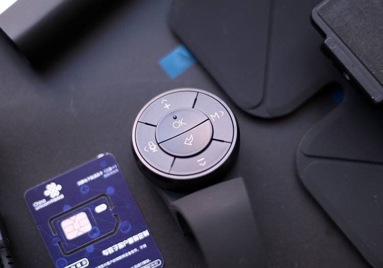 百路达HUD:听歌追剧看小猪佩奇?这才是车载导航的正确打开方式