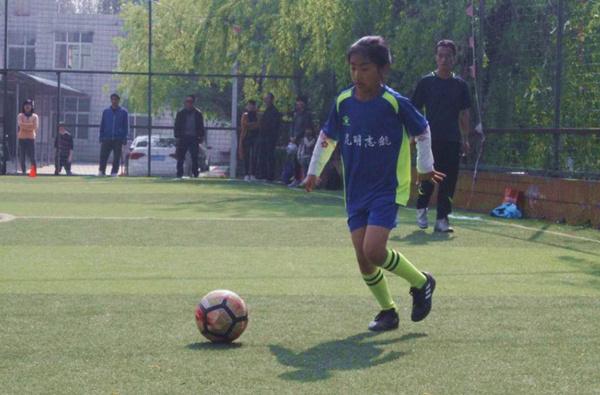 昆明成人足球训练,儿童足球基本功训练两对踢