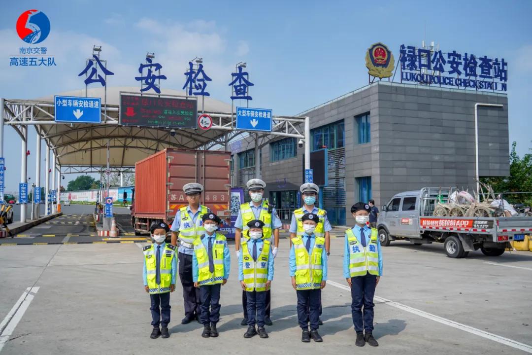 这个国庆节，上汽大众ID.家族用志愿红表达心中热爱