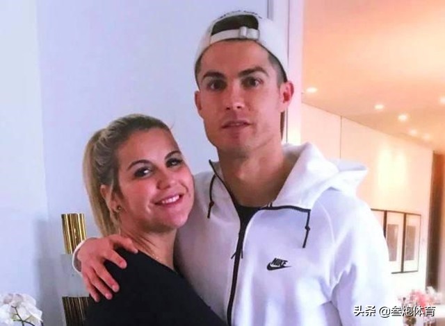 足球是不是一个人踢,c罗踢尤文